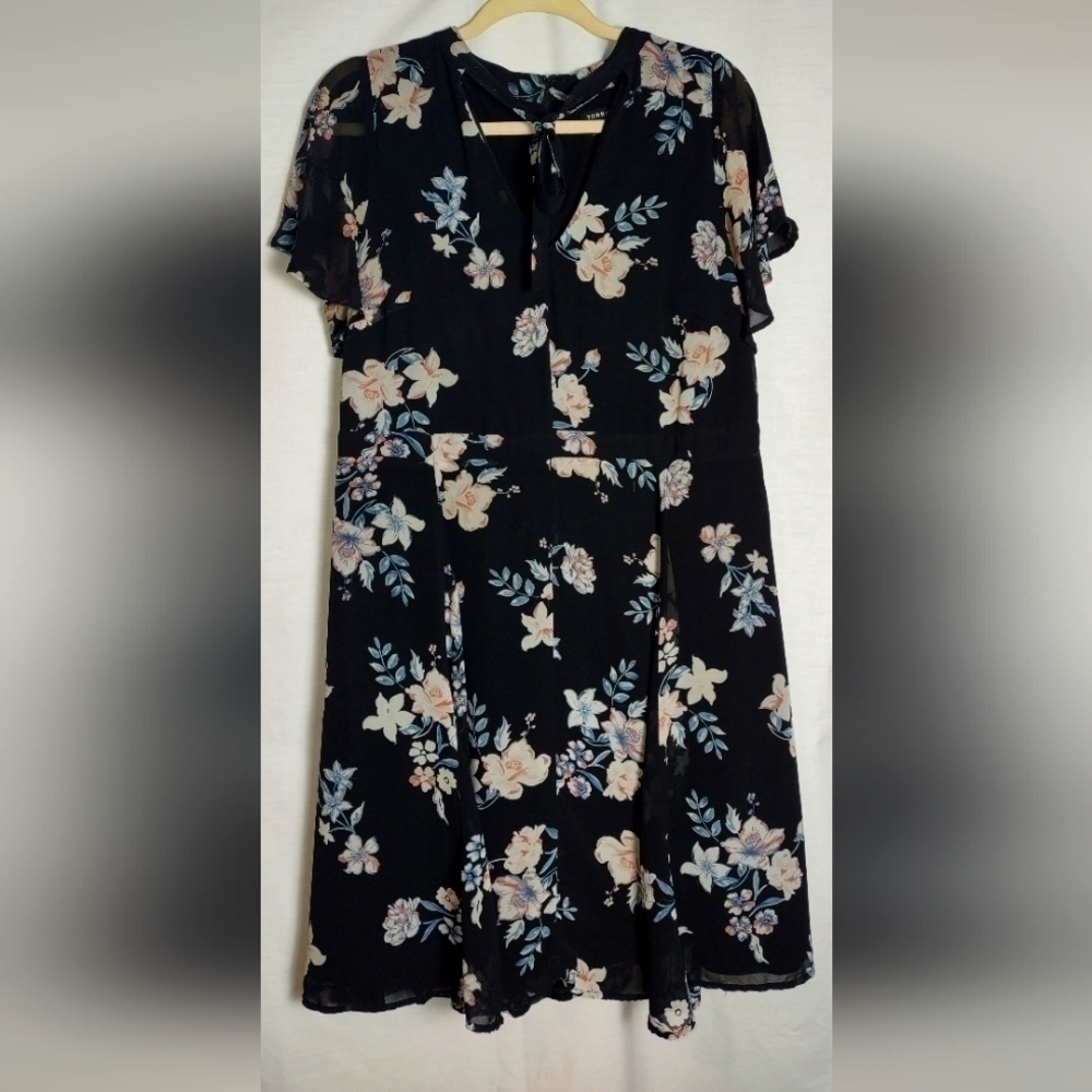 Torrid Chiffon Like Floral V neckline with a Tie, Dress